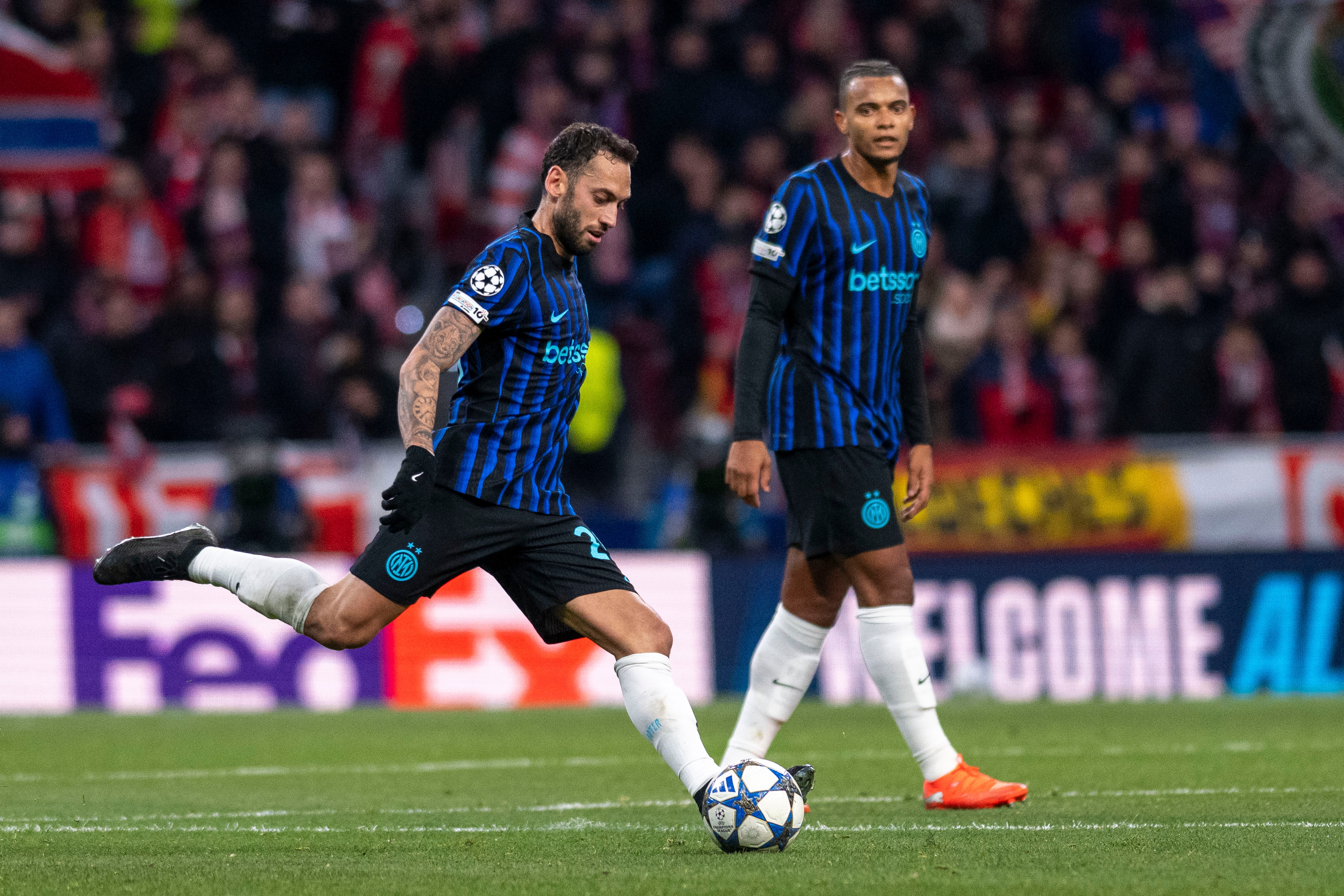 竞技宝电竞官网-记者：因小腿伤势，恰尔汗奥卢预计无缘欧冠对阿森纳和多特的比赛