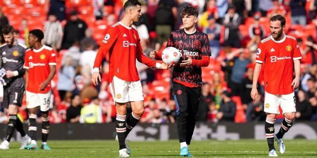 获赠C罗第60次帽子戏法用球 加纳乔夸他史上最佳