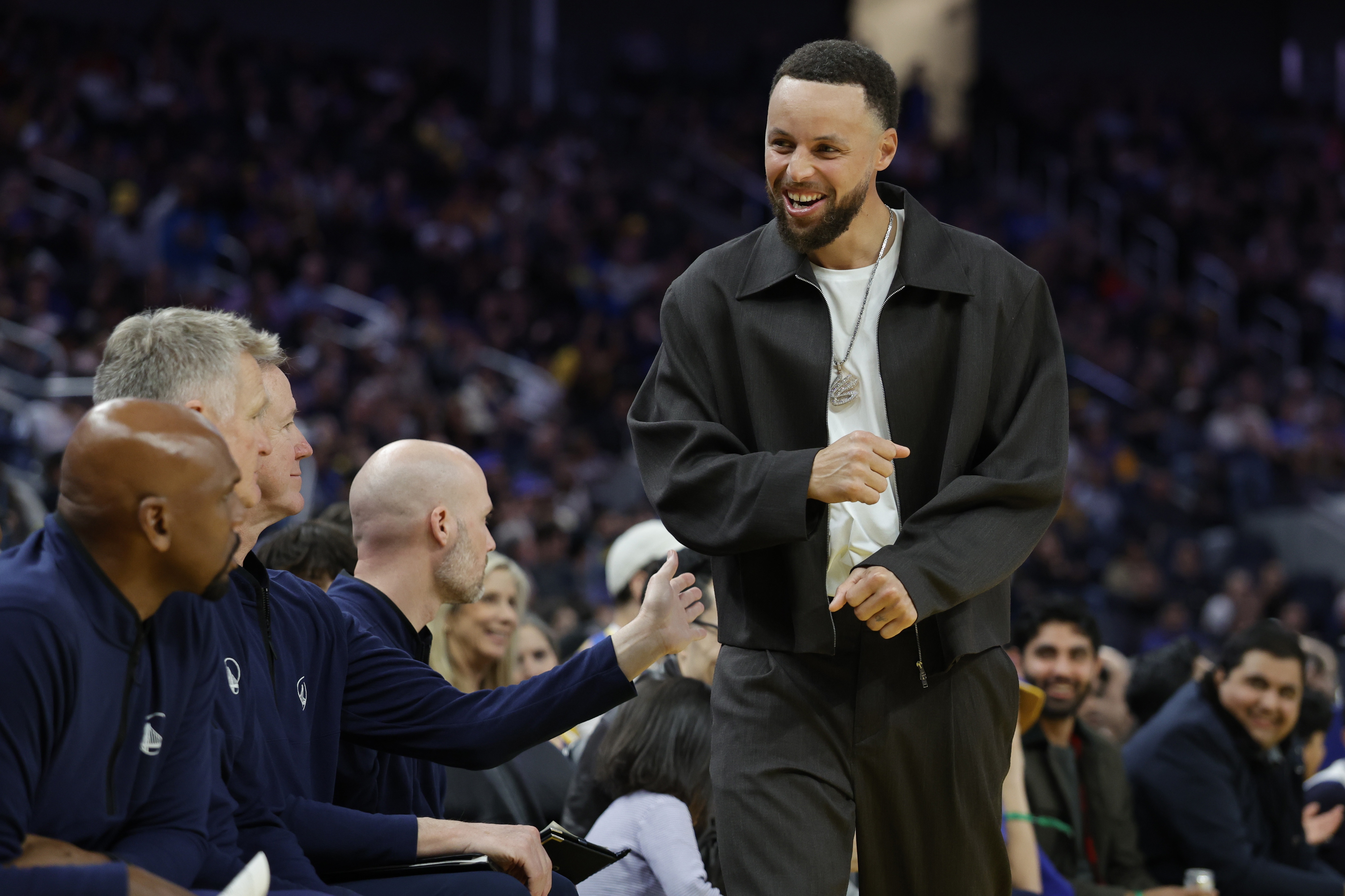 竞技宝中国电竞-库里可能赛季报销？邓利维：存在这种可能性 但我们预计不会这样